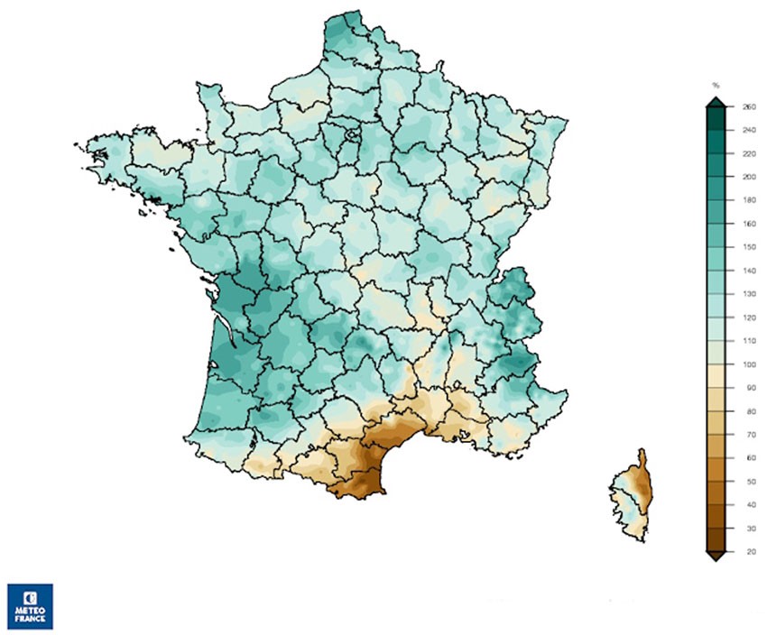 Carte 1 : Ecart à la normale 1991-2020 du cumul de pluviométrie sur la saison de recharge 2023/24, en France métropolitaine, en %