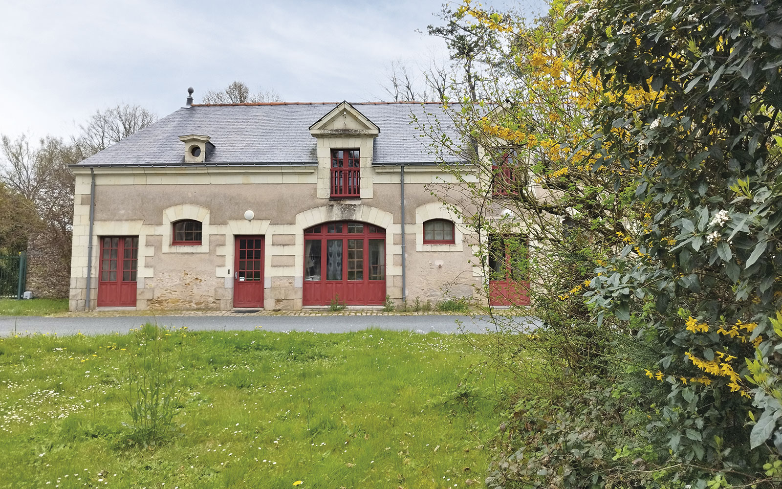 Les anciennes dépendances du château de La Jaillière abritent la station ligérienne d’Arvalis depuis 1979.