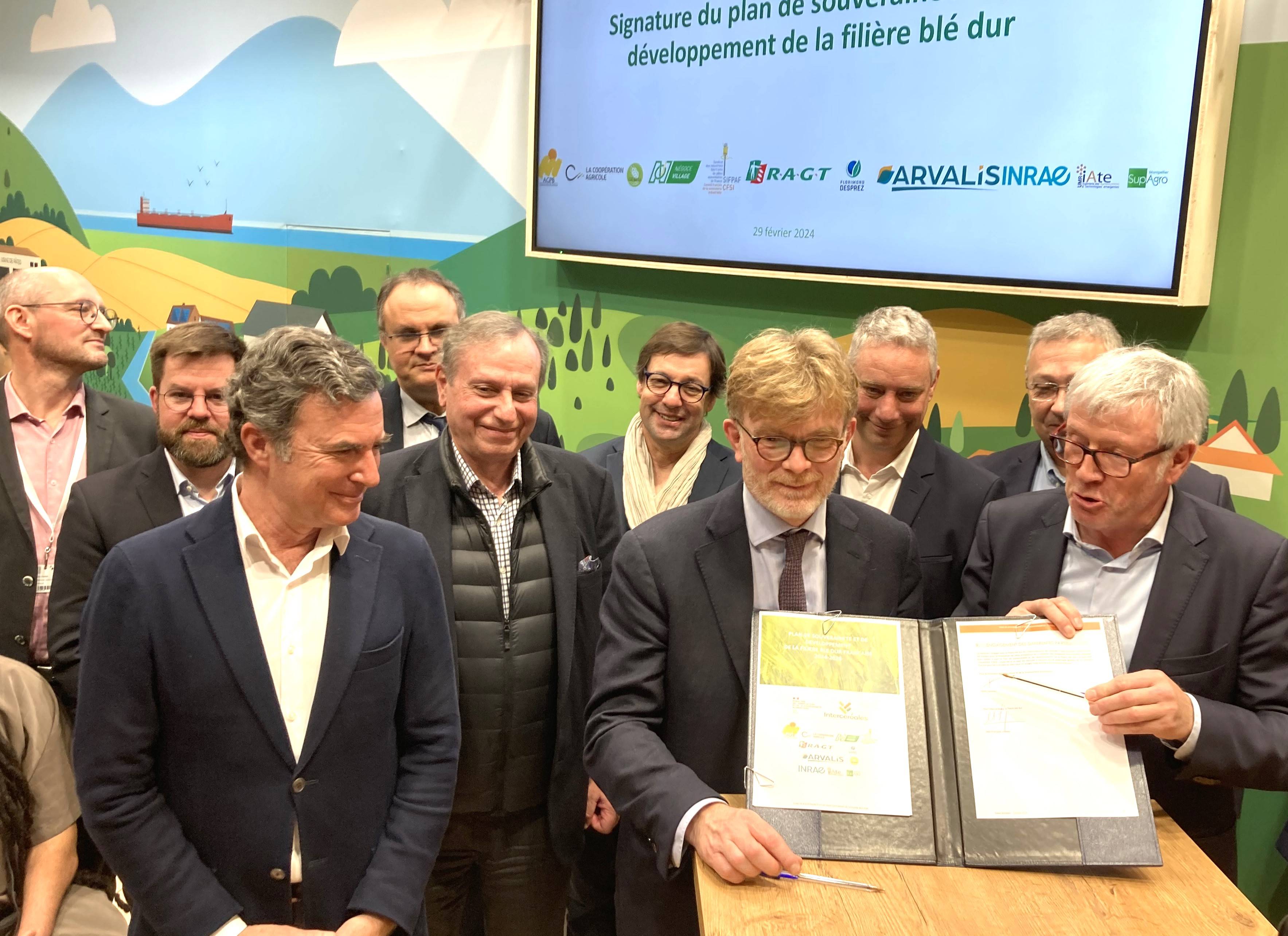 Le Ministre de l'Agriculture a signé le 28 février 2024 au SIA le &quot;plan de souveraineté et de développement de la filière blé dur&quot;