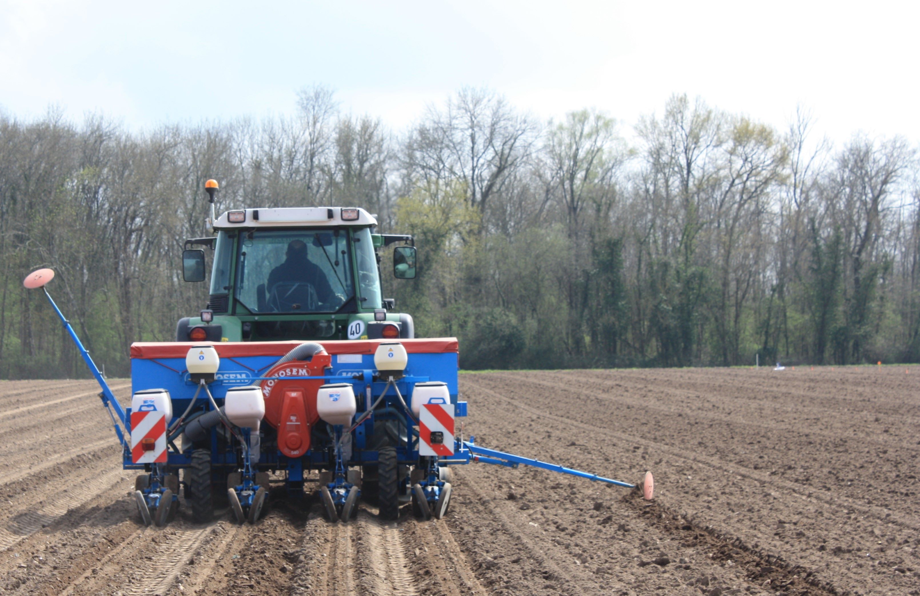 L'herbicide le plus restrictif déterminera le niveau de risque global du mélange (ou du programme), même si certaines nuances existent.