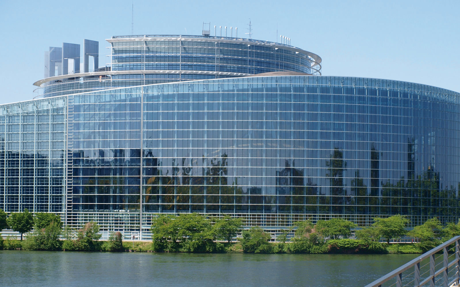 Les biostimulants sont reconnus par la Commission européenne, qui les définit dans son règlement « Fertilizers » en vigueur depuis juillet 2022.