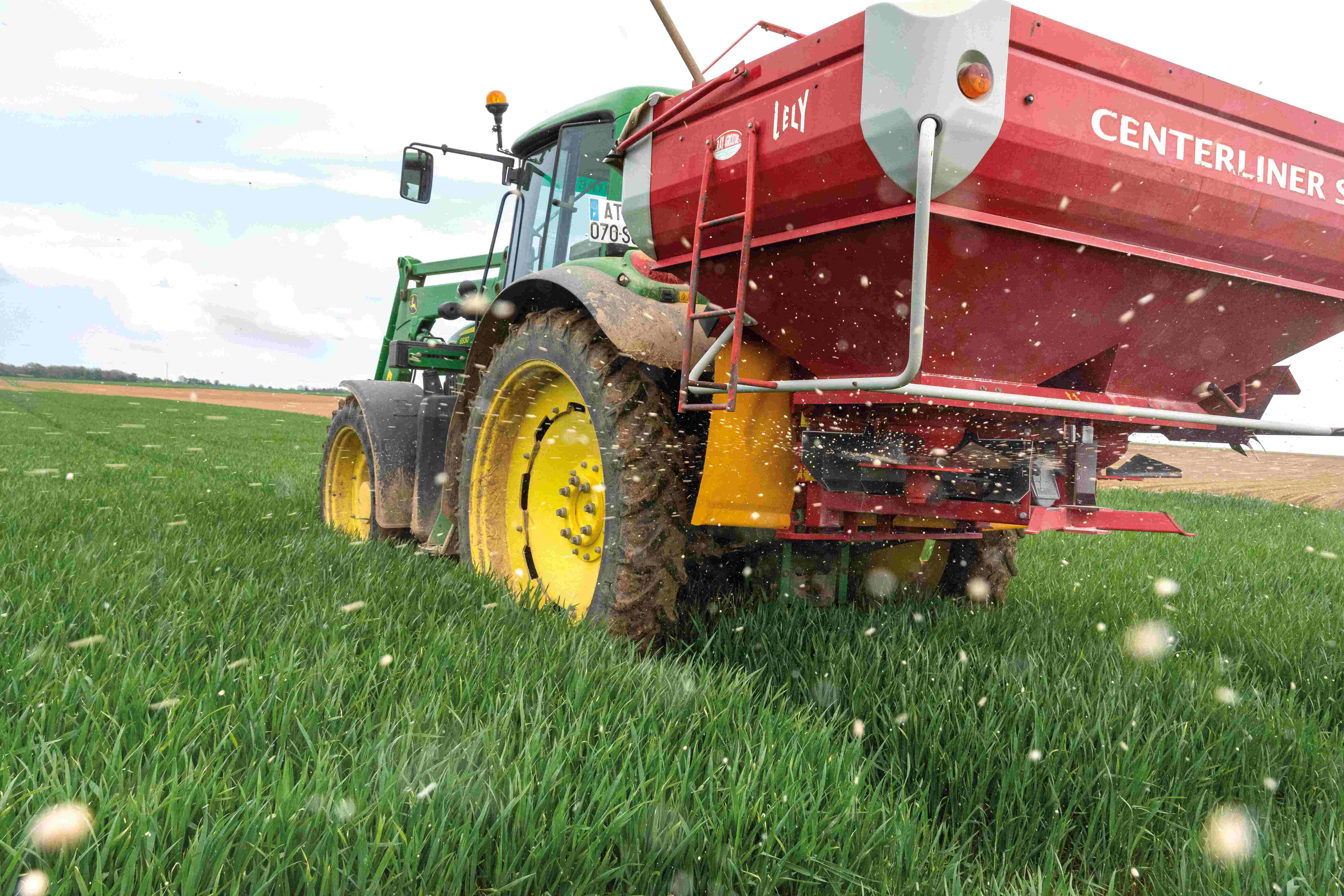 Avec l’entrée en vigueur du 7e PAN, de nouvelles mesures imposent des efforts supplémentaires aux agriculteurs, notamment en matière de périodes d’interdiction d’épandage et de couverture des sols.