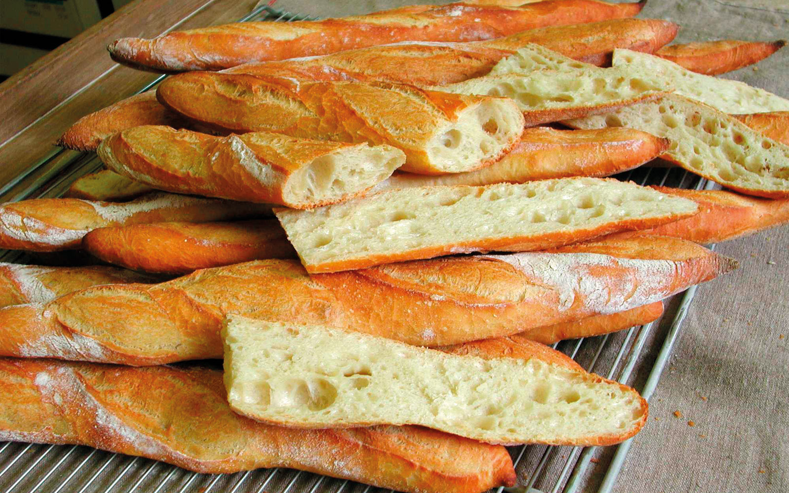 La typologie variétale « extensible » est primordiale pour répondre à de multiples applications boulangères, comme la baguette de tradition.