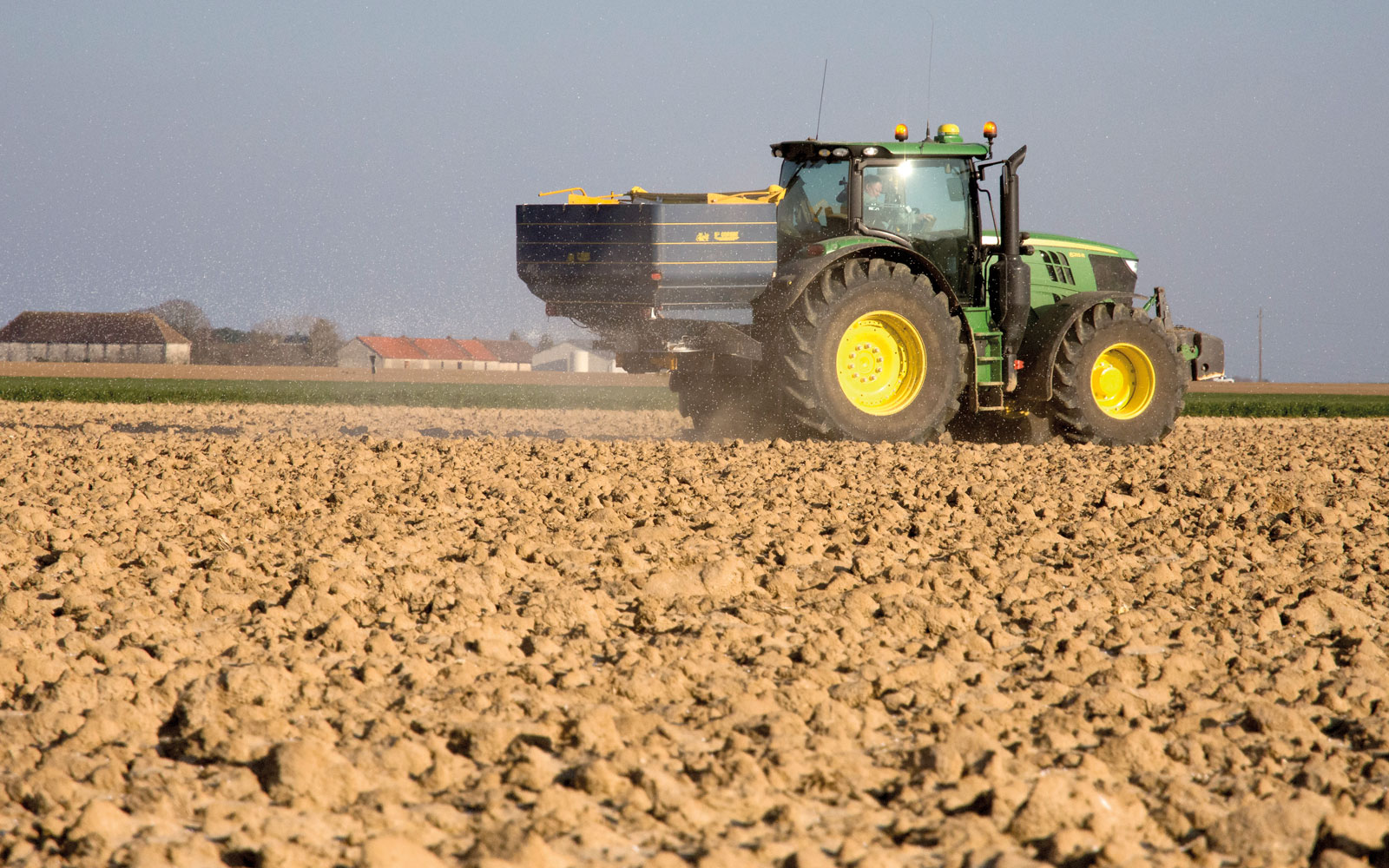 La fertilisation minérale phosphatée est parfois concentrée sur les têtes de rotation à forte valeur ajoutée (pomme de terre, lin fibre, maïs grain) au détriment du blé ou de l’orge qui suit.