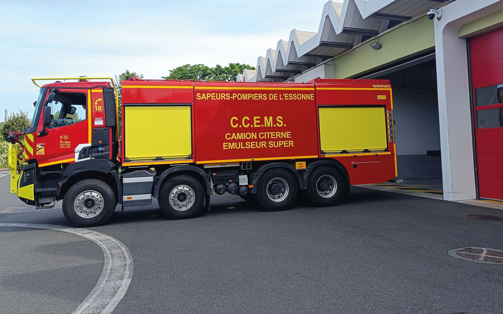 La coordination avec les agriculteurs permet aux sapeurs-pompiers de bien dimensionner les moyens matériels et humains à envoyer sur la parcelle en feu.