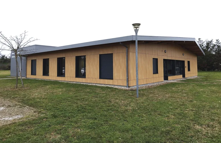 Arvalis est présent depuis 1976 à proximité de l’aéroport de Lyon, mais le bâtiment accueillant les bureaux date de 2015.