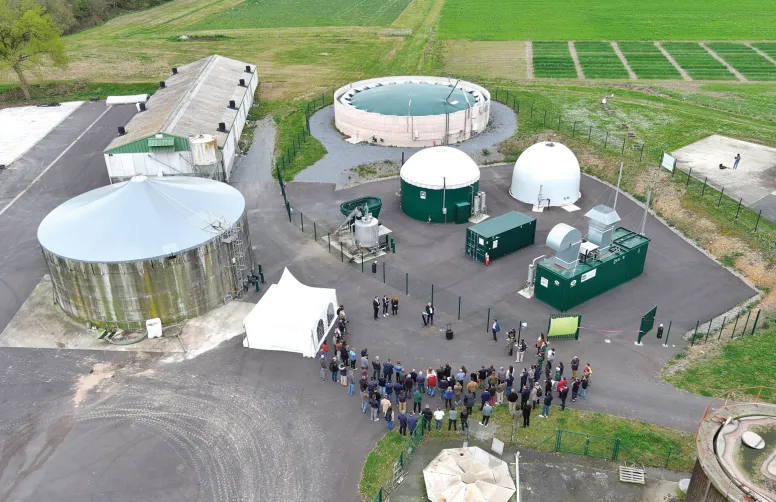 L’unité de Montardon comprend un méthaniseur pilote de 150 m3 pour la méthanisation en voie liquide et un second de 1 600 m3 pour la méthanisation low-cost & low-tech.