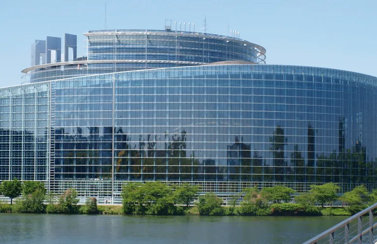 Les biostimulants sont reconnus par la Commission européenne, qui les définit dans son règlement « Fertilizers » en vigueur depuis juillet 2022.
