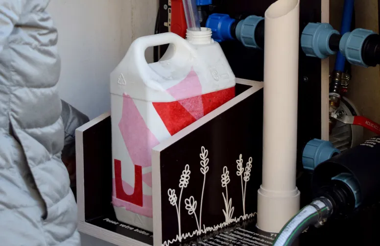À l'instar des biodéchets domestiques collectés dans des composteurs municipaux, l’urine peut être récupérée chez soi puis déposée dans un point de collecte de proximité.