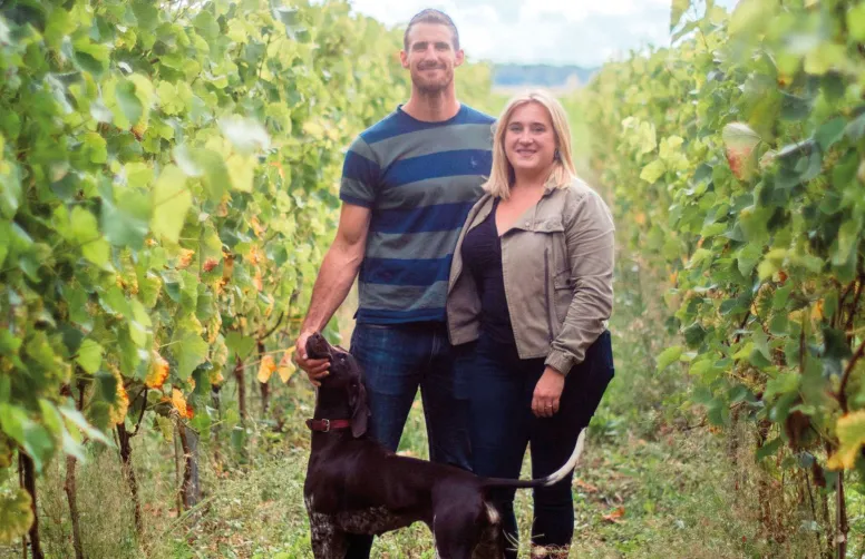 Delphine Angwin, agricultrice et viticultrice au domaine Prévost (27) et son mari : « Quand les céréaliers partent en vacances, on va travailler dans les vignes ! »