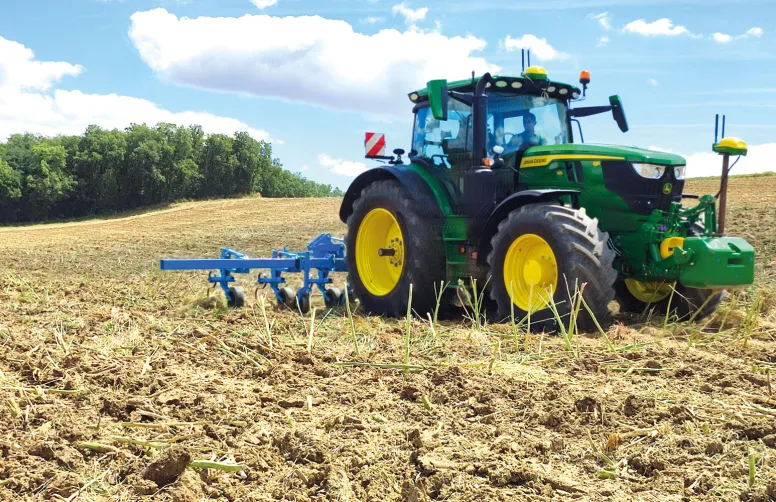 Guidage actif d’outil dans les dévers : quelle précision atteint l’AutoPath de John Deere ?