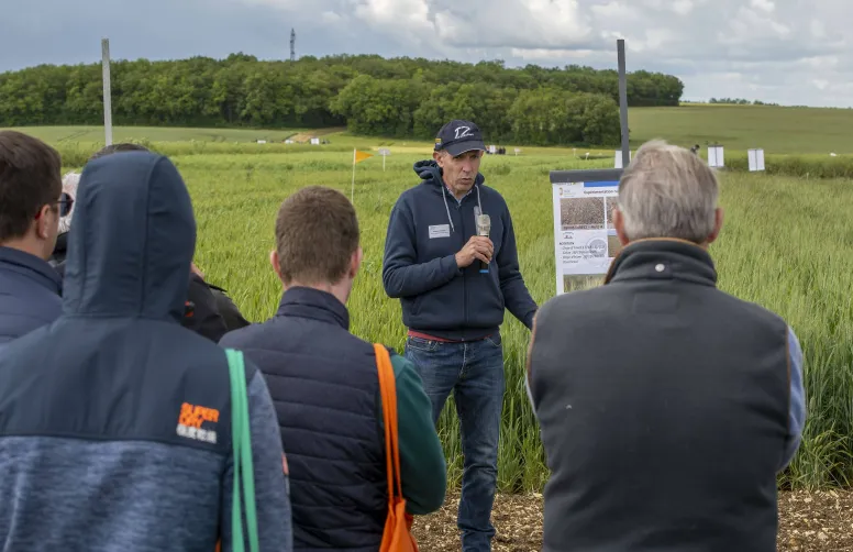 Matthieu Jeanneau, agriculteur dans l’Indre et membre du réseau Syppre Berry lors du colloque Syppre Berry.