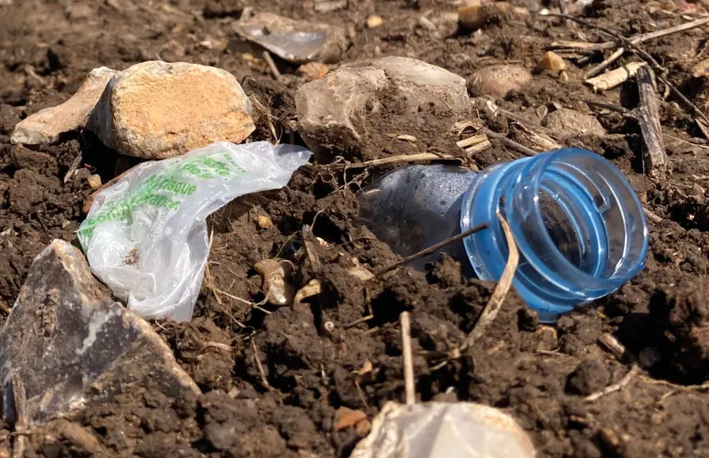 Les bioplastiques sont tout aussi difficiles à recycler que ceux d’origine pétrochimique car leur dégradation nécessite des conditions très spécifiques.