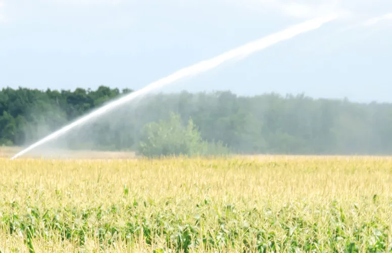 Dans les scénarios d’adaptation retenus, l’irrigation est la clé de la diversification des productions comme du maintien de la production fourragère. Mais quelle sera la ressource en eau en 2040-2060 ?