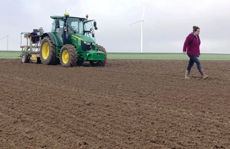 Les observations réalisées sur des parcelles « agriculteurs » ou comme ici des parcelles d’essais montrent que les semis précoces réalisés dans des conditions sanitaires fragiles sont souvent franchement pires que des semis tardifs.