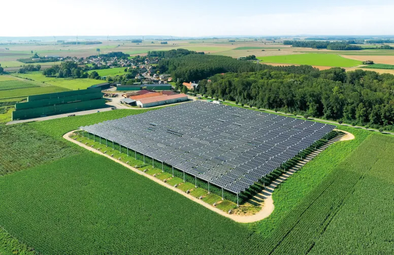 Une ombrière agrivoltaïque de 3 ha à Brouchy (Somme). Les « gros » projets font peur, mais cette notion de dimension varie selon les régions.