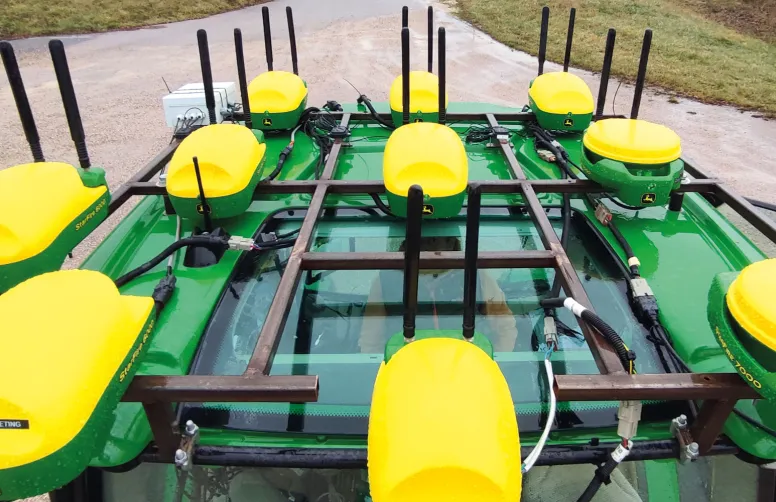 Lorsque la distance entre un tracteur équipé d’un RTK commercial et la base Centipède est inférieure à 20 km, la précision du guidage est inférieure à ±5 cm.