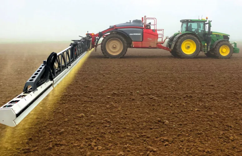 Finalement, l’obligation d’enregistrer numériquement ses interventions phytosanitaires dans le mois qui les suit prendra effet au plus tôt en janvier 2027.