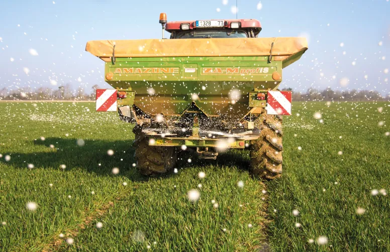 Lorsqu’il pleut trop peu, il convient de se tourner principalement vers de l’ammonitrate et des urées enrobées pour éviter la volatilisation. 