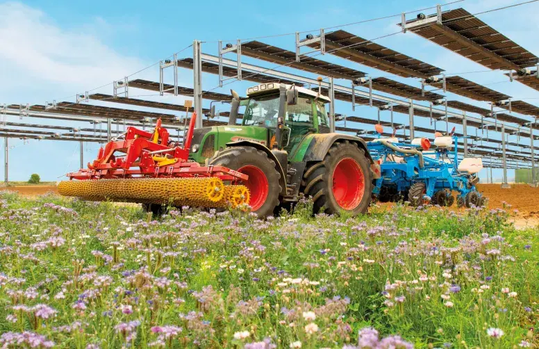 À Brouchy (Somme), les ombrières installées par TSE ont permis de réduire de 20 à 30 % la consommation d’eau sur une parcelle irriguée, sans impact sur la productivité des cultures. 