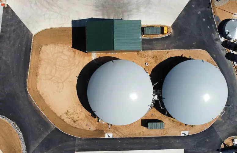 Les agriculteurs, détenteurs du foncier et des ressources, restent maitres des projets de méthanisation à la française.