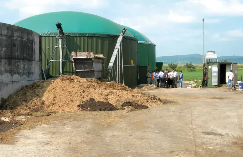 L’arrivée de la méthanisation est vue par certains comme un facteur de maintien et d’adaptation de l’élevage, et par d’autres comme un accélérateur de sa déprise sans pour autant être une cause de disparition.