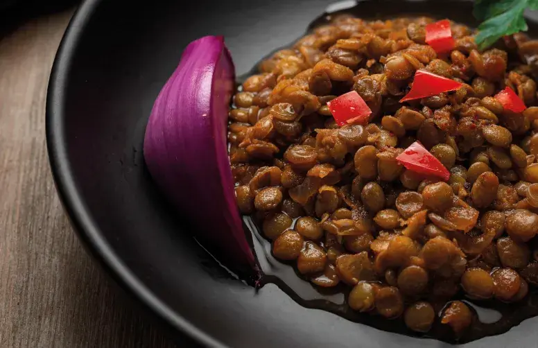 Un plat de lentilles cuisinées