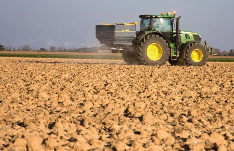 La crise au Moyen-Orient entraine une nouvelle tension sur les marchés des fertilisants, et le prix des cultures reste sur un niveau peu élevé. La tentation est forte de faire l’impasse sur la fertilisation PK, mais avec quel impact ?