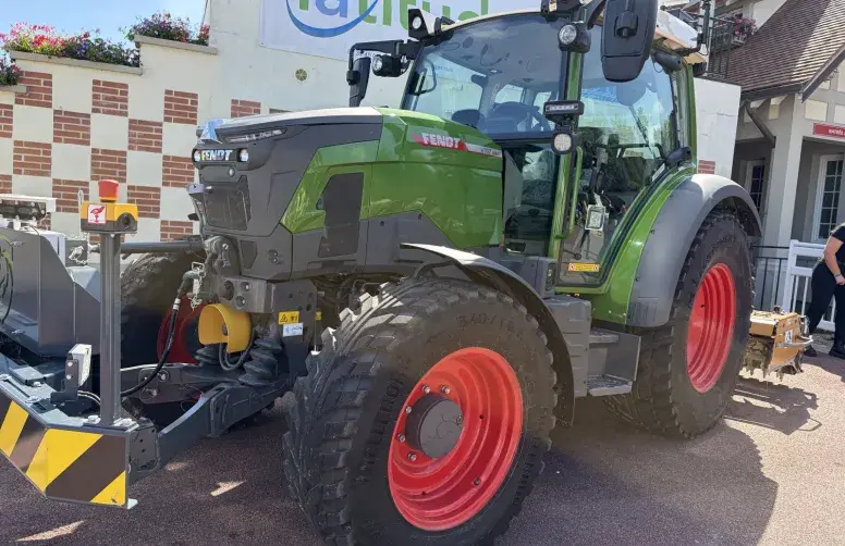 Le Fendt e107 Vario équipé de la solution de rétrofit iQuus