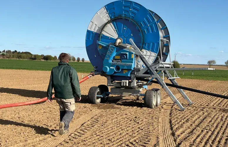 Pour défendre l’irrigation agricole dans le contexte du changement climatique, les acteurs du secteur développent un argumentaire autour du rôle de l’accès à l’eau dans la transition agroécologique.
