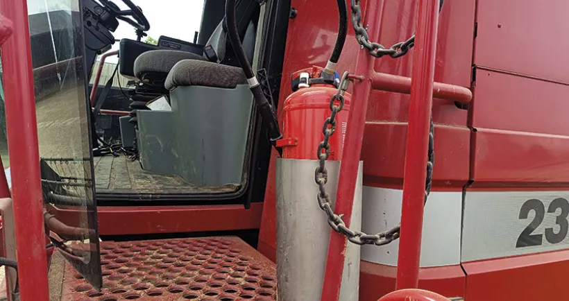 La présence d’au moins un extincteur sur la moissonneuse-batteuse est une obligation règlementaire.