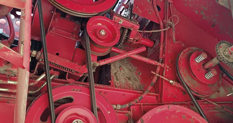 Une trop faible tension dans les courroies entraîne un risque de surchauffe.  