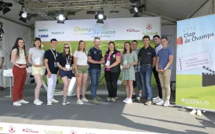 Les étudiants et élèves lauréats lors de la remise des prix. 
