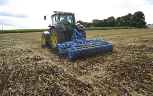 Une palette de mesures préventives adaptées à chaque bioagresseur ainsi que des traitements de semences sont à la disposition du producteur céréalier.
