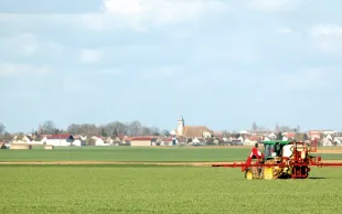L'outil « Distance Riverains » indique la distance à respecter près d'une zone habitée ou fréquentée selon le produit utilisé et la culture