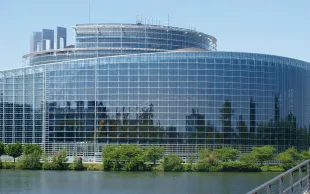 Les biostimulants sont reconnus par la Commission européenne, qui les définit dans son règlement « Fertilizers » en vigueur depuis juillet 2022.