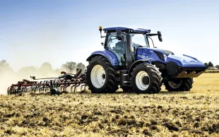 Le bioGNC, du méthane comprimé produit à la ferme, peut alimenter tous les véhicules dotés d’une motorisation « gaz » - mais aujourd’hui un seul modèle de tracteur agricole en est équipé.