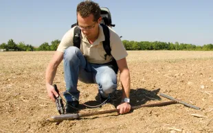 Facilement transportable au champ, le spectromètre permet d’en caractériser les sols de manière quasi-instantanée.