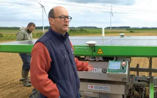 L’investissement dans un robot Farmdroïd permet à Gaëtan Delacroix de lever la contrainte du désherbage manuel et de déplafonner la sole attribuable aux légumes.
