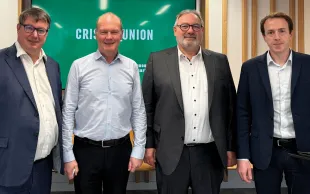 De gauche à droite : Xavier Astolfi, directeur général de Cristal Union, François Thierart, fondateur et CEO de MyEasyfarm, William Huet, directeur agricole de Cristal Union, Thomas Fleiter, responsable décarbonation agricole de Cristal Union. 