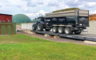 La holding peut avoir un sens pour développer un projet énergétique : une SCEA s’occupera de la production agricole, une SARL de méthanisation, et une holding chapeautera le tout.