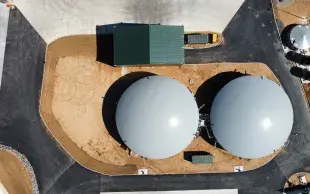 Les agriculteurs, détenteurs du foncier et des ressources, restent maitres des projets de méthanisation à la française.