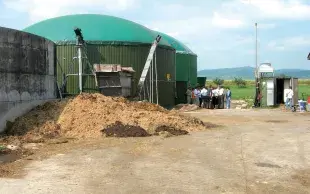 L’arrivée de la méthanisation est vue par certains comme un facteur de maintien et d’adaptation de l’élevage, et par d’autres comme un accélérateur de sa déprise sans pour autant être une cause de disparition.