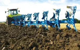 La durée de vie moyenne d’un tracteur dans une exploitation française est de cinq ans.  « Trop peu », estime Wilfrid Leprat, de la Fédération des CUMA du Gers et des Hautes-Pyrénées. 