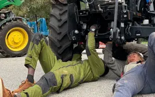 La contrainte rapproche 