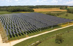 Agrivoltaïsme : qu'attendre d'une ombrière dans son champ?