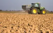 La crise au Moyen-Orient entraine une nouvelle tension sur les marchés des fertilisants, et le prix des cultures reste sur un niveau peu élevé. La tentation est forte de faire l’impasse sur la fertilisation PK, mais avec quel impact ?