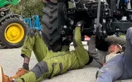 La contrainte rapproche 