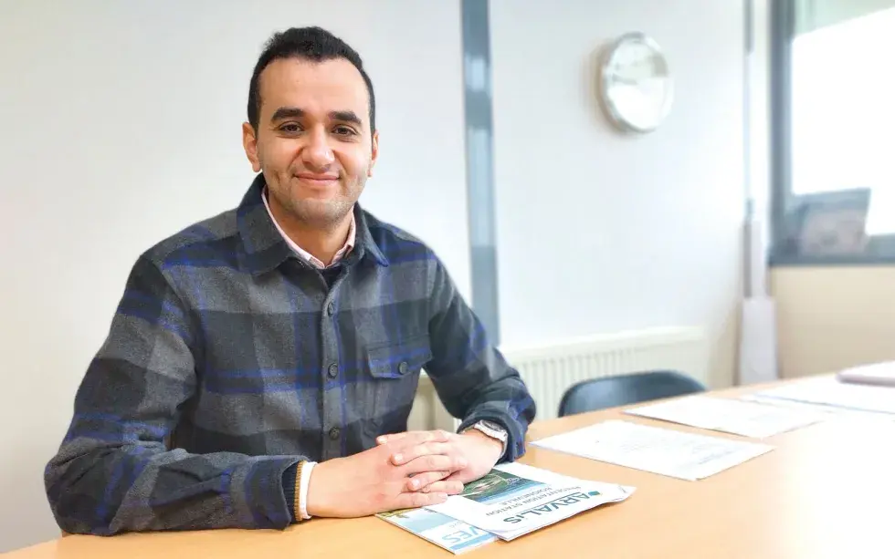 Basé à Boigneville, Mehdi Hassny endosse la double casquette de chef de la station, et de chef du service Travaux, Services Généraux & Achats à l’échelle de l’institut.